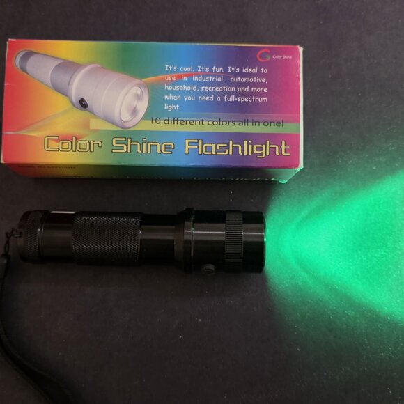 Multi Colored Programmable Flashlight - Picture 5 of 8